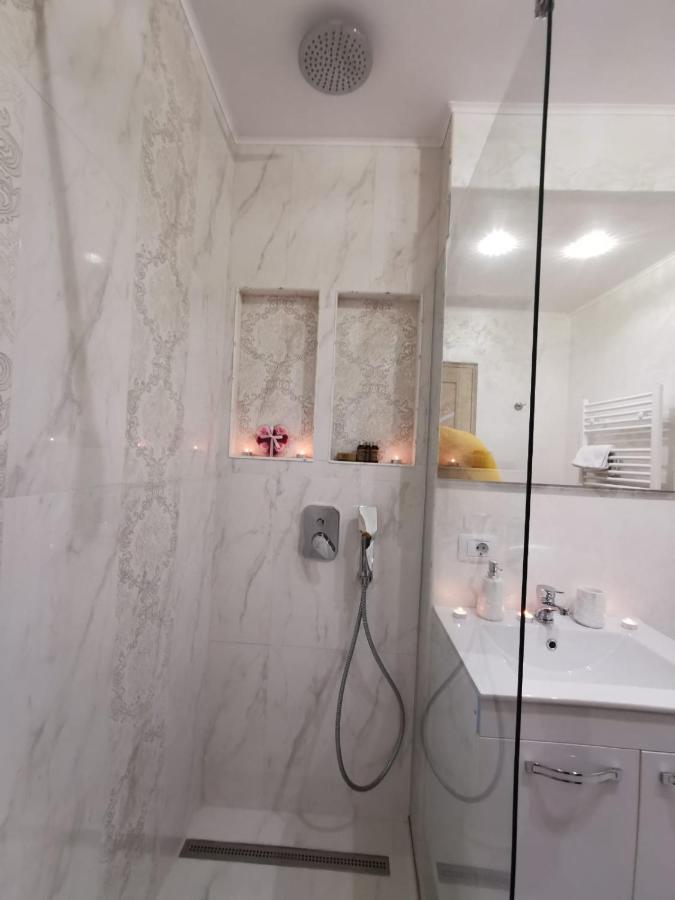 Apartament Gold Luxury Tîrgu Ocna Eksteriør bilde